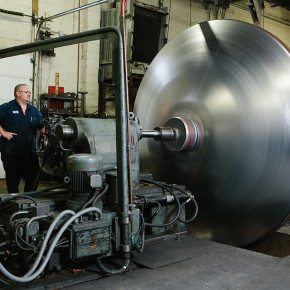 <p>Spinning a 10-ft. flanged and dished head.</p>
